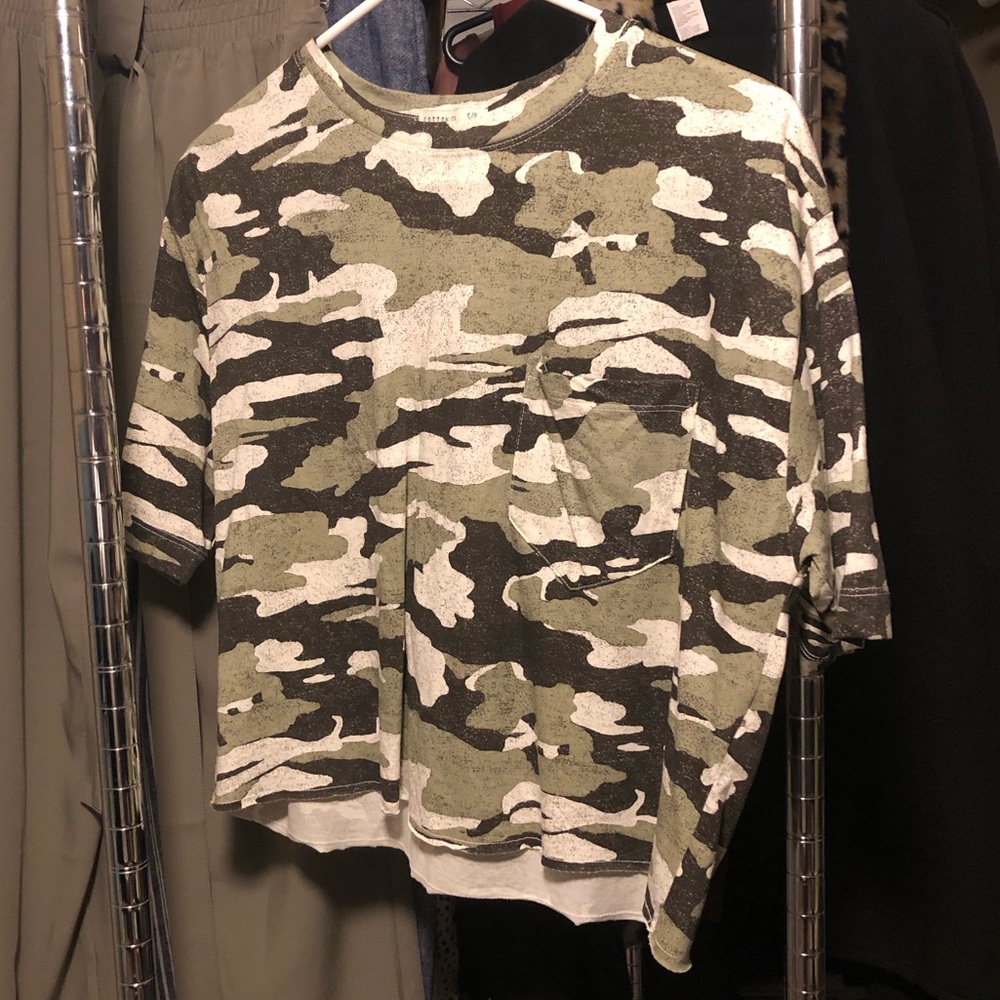 Cotton On camo cropped t-shirt, size S/P